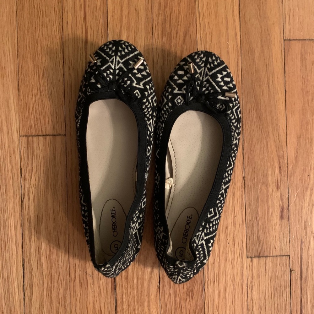 Cherokee Size 7 Flats